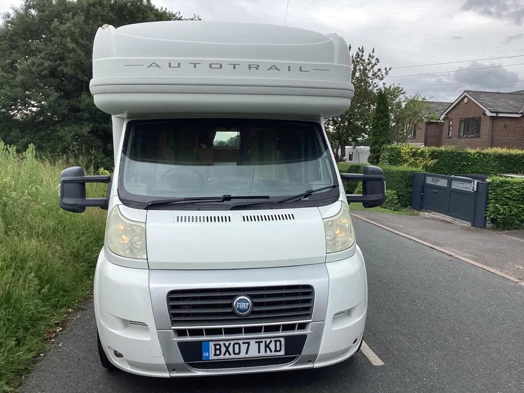 2006 Auto-Trail Cheyenne 660 photo 2