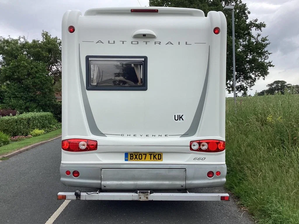 2006 Auto-Trail Cheyenne 660 photo 4