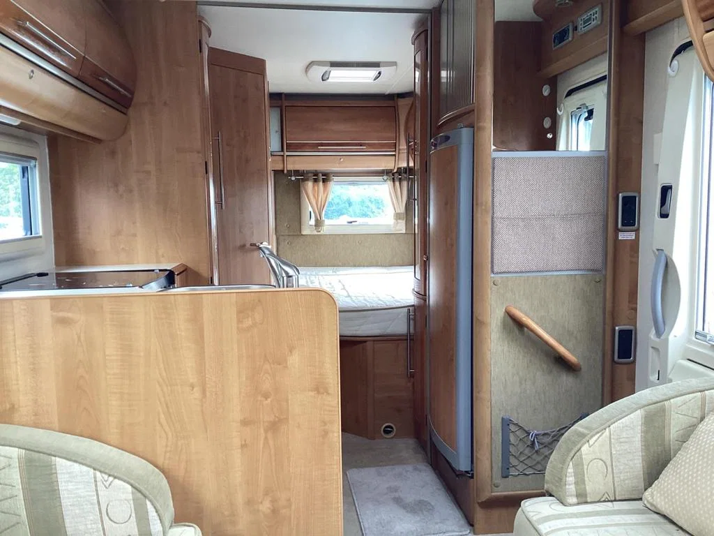 2006 Auto-Trail Cheyenne 660 photo 5