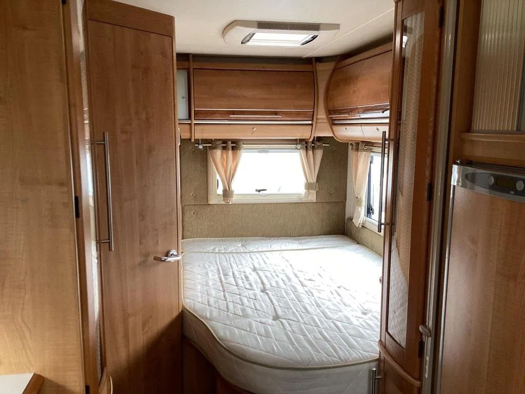 2006 Auto-Trail Cheyenne 660 photo 6