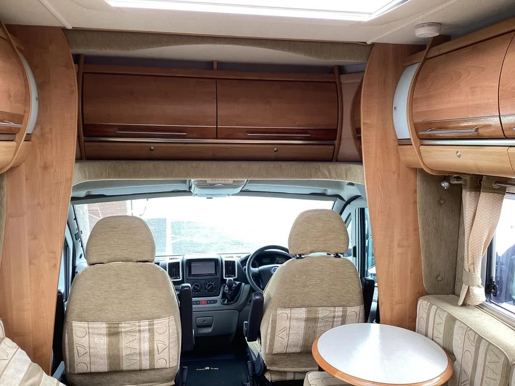 2006 Auto-Trail Cheyenne 660 photo 7
