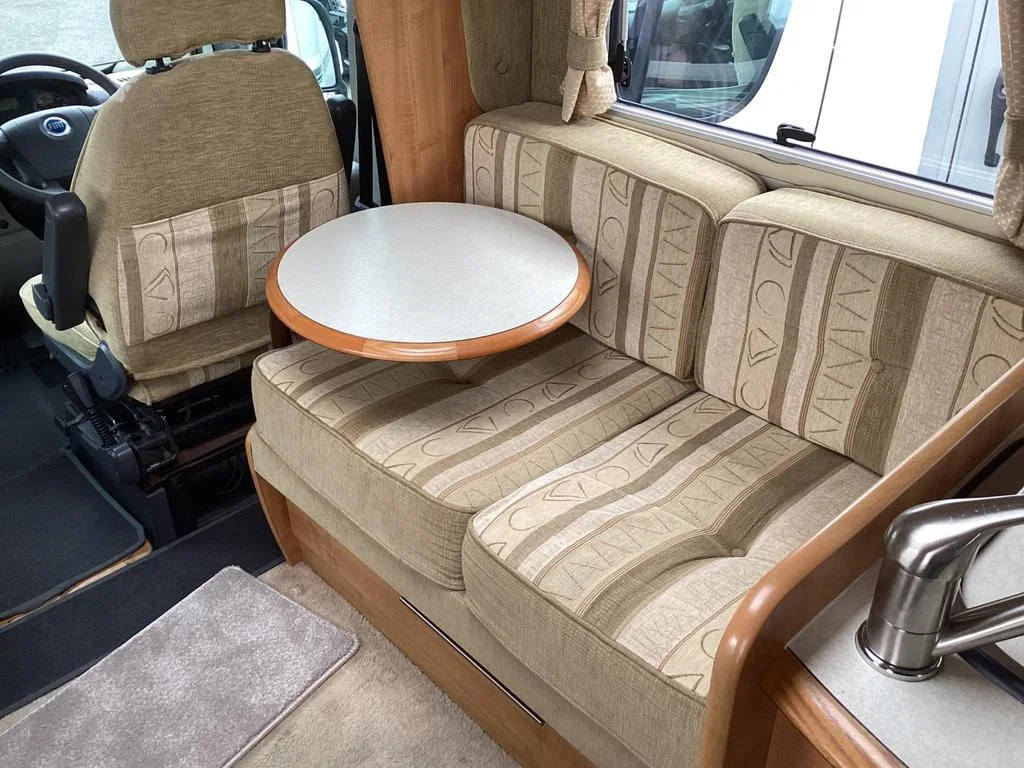 2006 Auto-Trail Cheyenne 660 photo 8