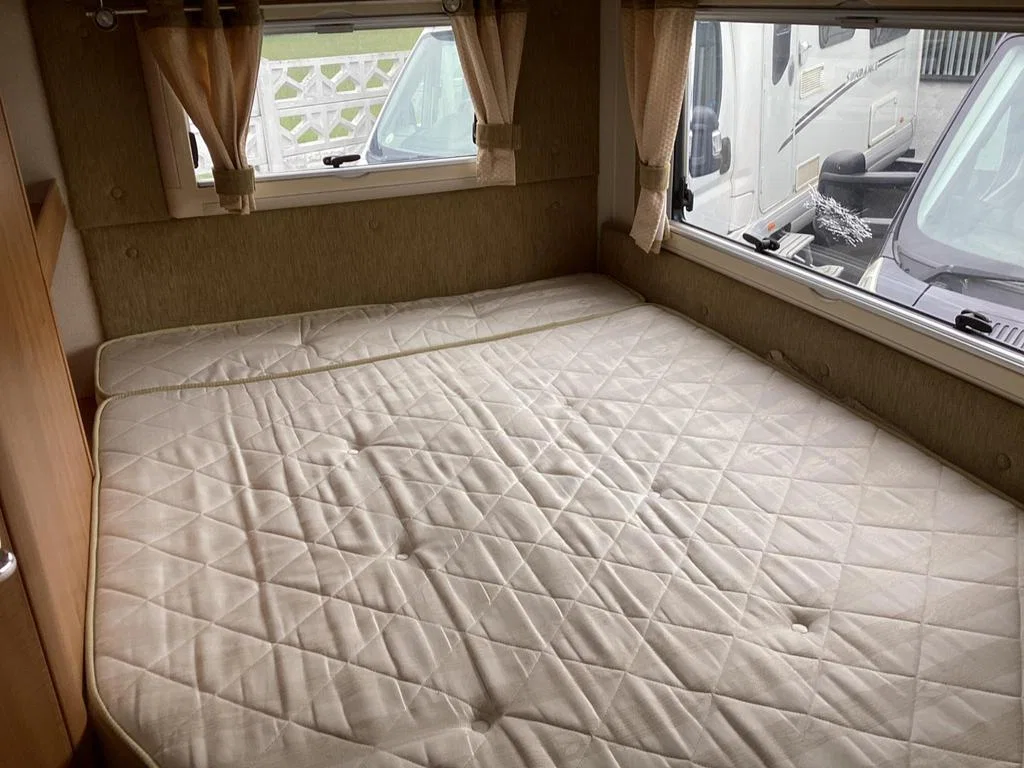 2006 Auto-Trail Cheyenne 660 photo 10
