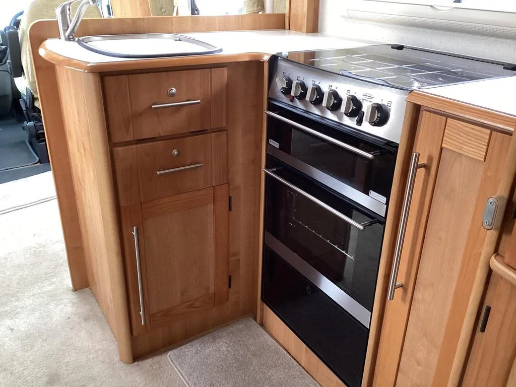 2006 Auto-Trail Cheyenne 660 photo 13