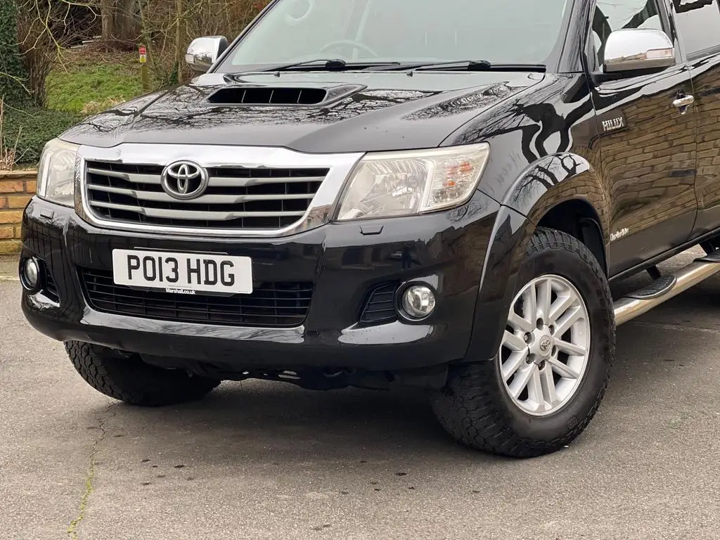 2013 Toyota Hilux 3.0 D-4D Invincible Auto 4WD Euro 5 4dr photo 2