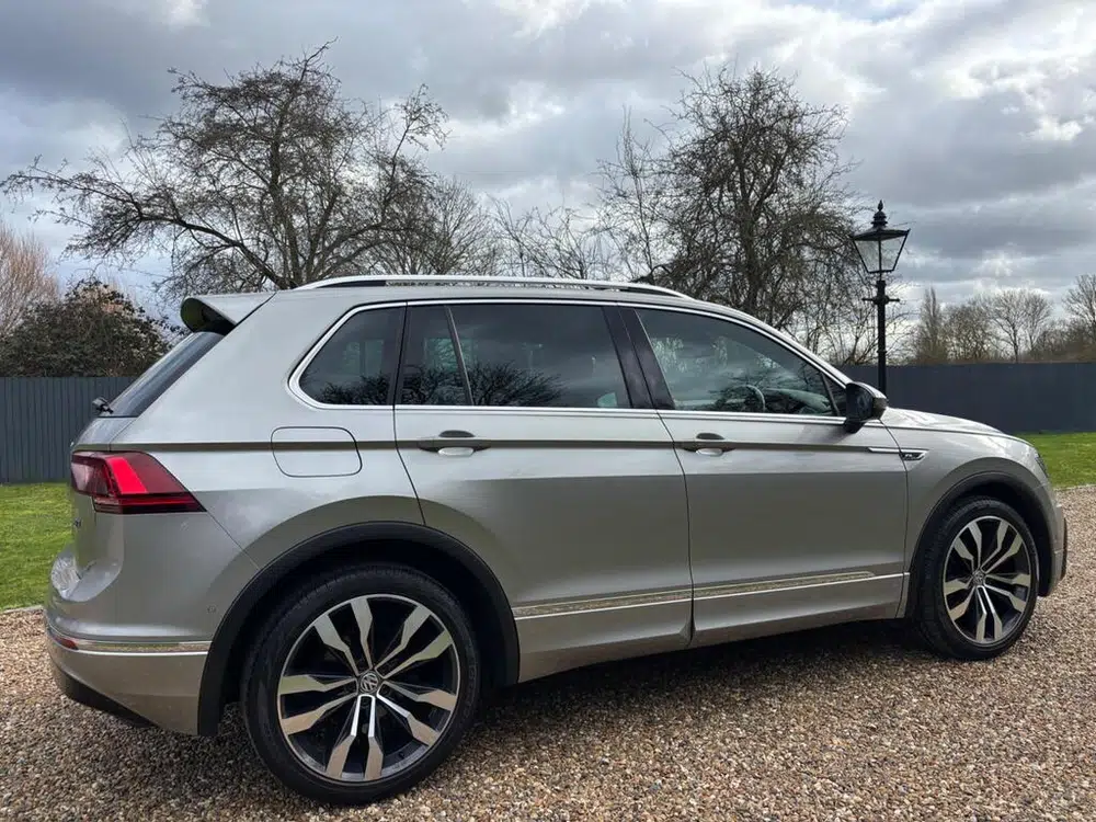 2020 Volkswagen Tiguan 2.0 TDI R-Line Tech DSG Euro 6 (s/s) 5dr photo 3