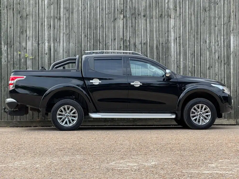 2017 Mitsubishi L200 2.4 DI-D DC Barbarian Auto 4WD Euro 6 4dr photo 2