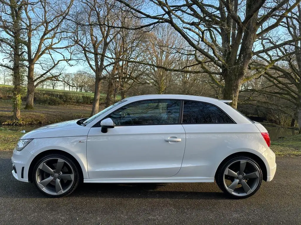 2014 Audi A1 1.4 TFSI Black Edition S Tronic Euro 5 3dr photo 4