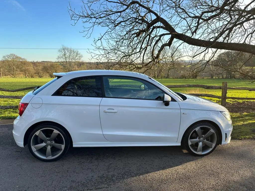 2014 Audi A1 1.4 TFSI Black Edition S Tronic Euro 5 3dr photo 5