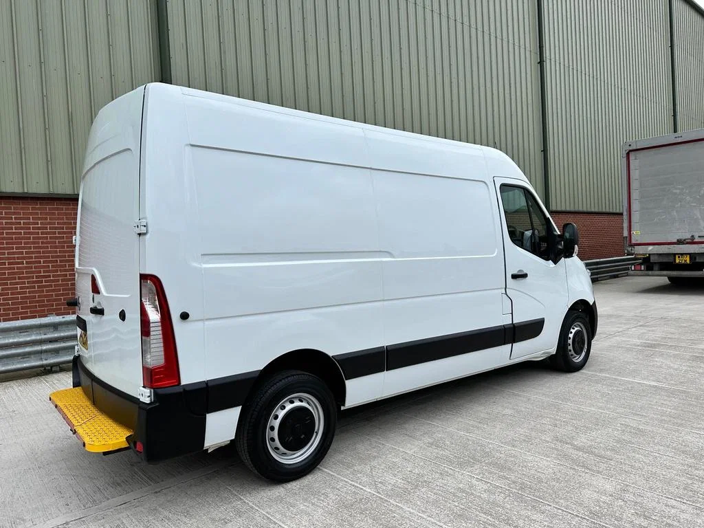 2016 Vauxhall Movano 2.3 CDTi 3500 BiTurbo ecoFLEX FWD L2 H2 Euro 5 5dr photo 3