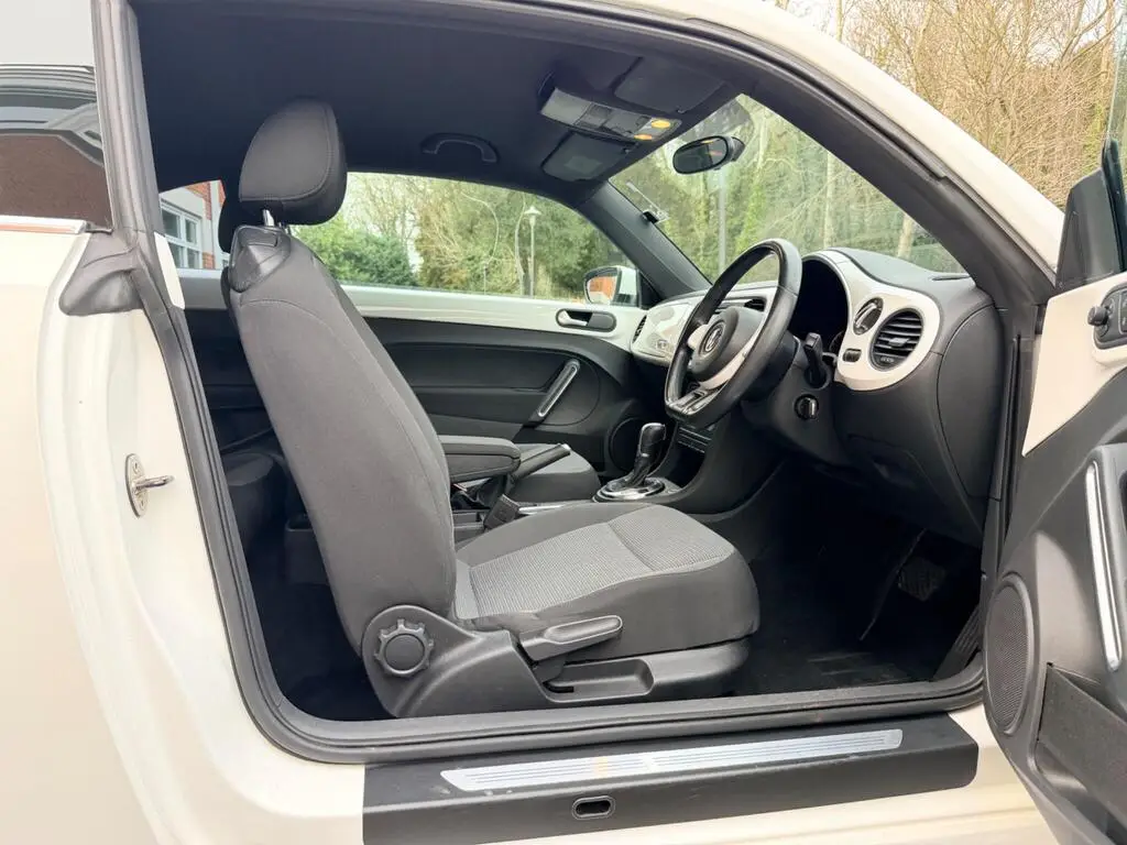 2015 Volkswagen Beetle 1.2 TSI BlueMotion Tech Design DSG Euro 6 (s/s) 3dr photo 13