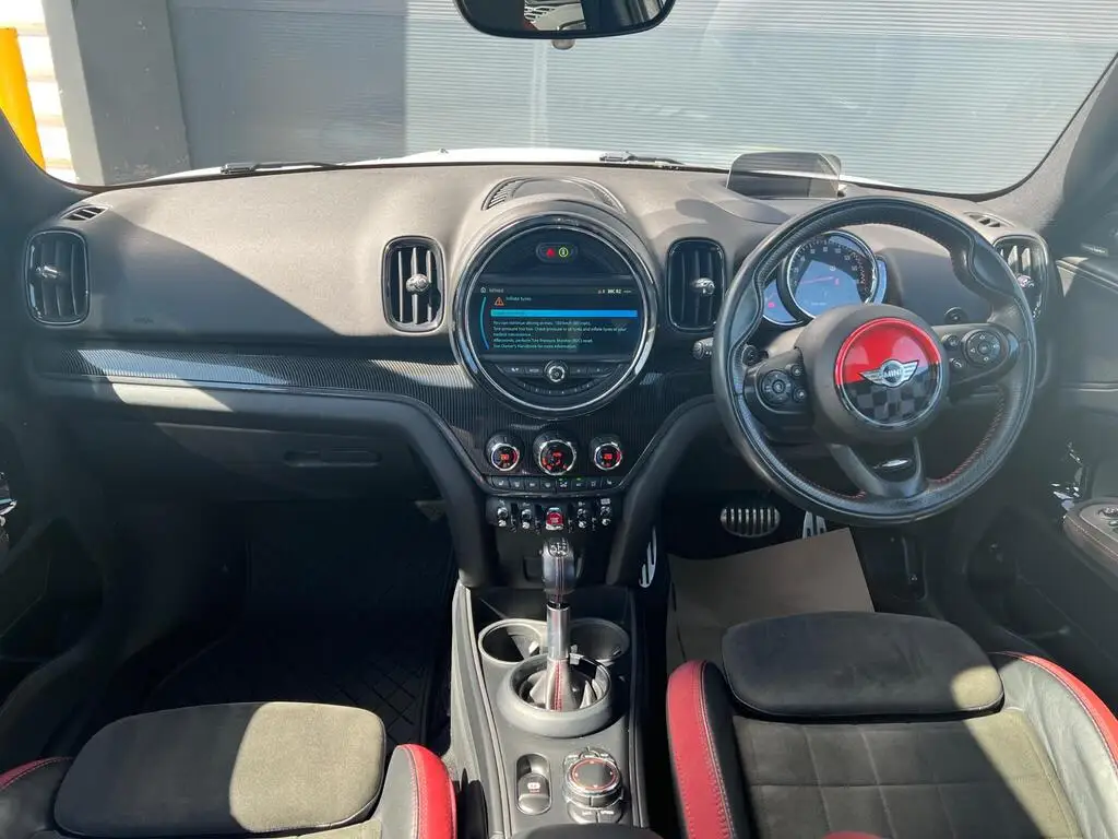 2018 MINI Countryman 2.0 John Cooper Works Auto ALL4 Euro 6 (s/s) 5dr photo 3
