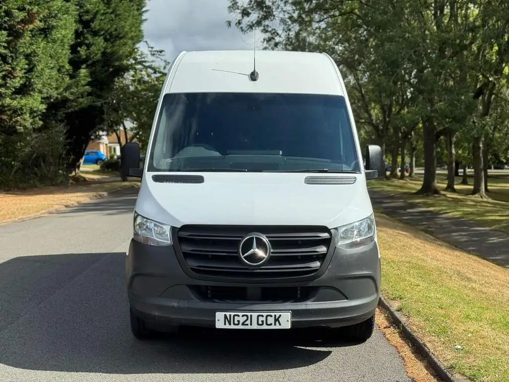 2021 Mercedes-Benz Sprinter 315 CDI Progressive Panel Van photo 2
