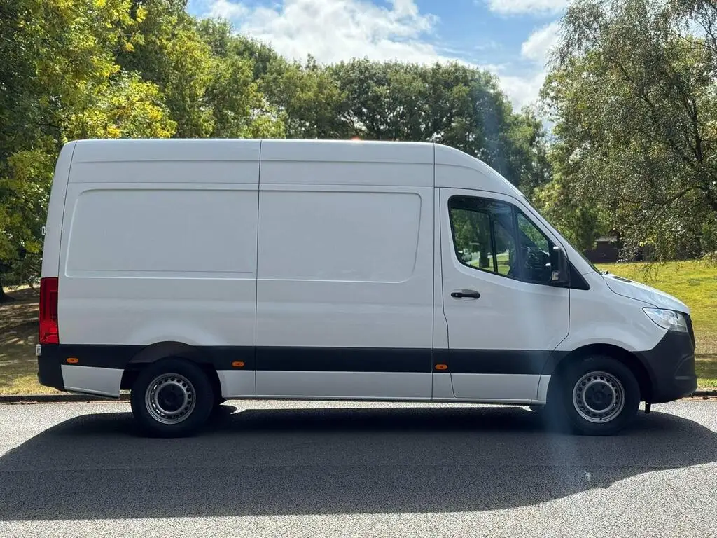 2021 Mercedes-Benz Sprinter 315 CDI Progressive Panel Van photo 4