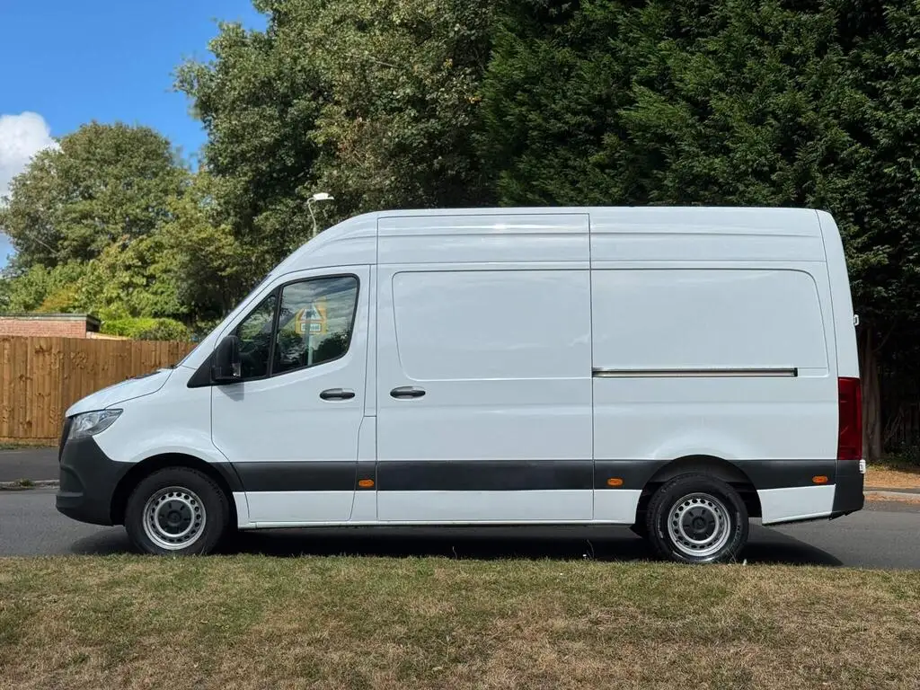 2021 Mercedes-Benz Sprinter 315 CDI Progressive Panel Van photo 8