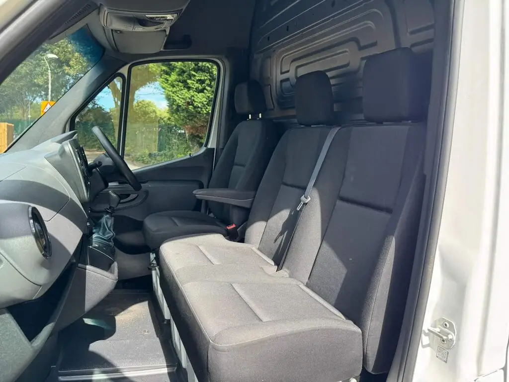 2021 Mercedes-Benz Sprinter 315 CDI Progressive Panel Van photo 11