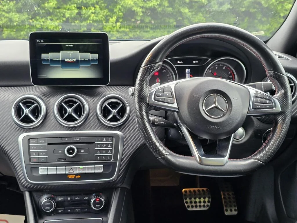 2017 Mercedes-Benz A Class A180 AMG Line Premium photo 11