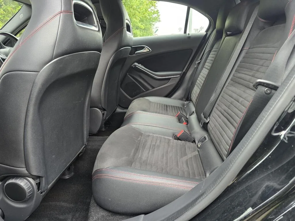2017 Mercedes-Benz A Class A180 AMG Line Premium photo 17