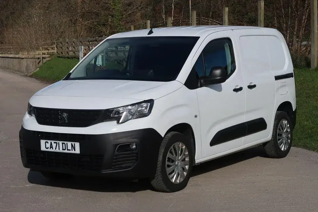2021 Peugeot Partner 1.5 BlueHDi Professional Premium Panel Van photo 3
