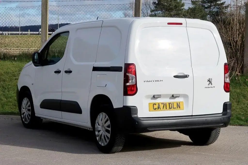 2021 Peugeot Partner 1.5 BlueHDi Professional Premium Panel Van photo 5