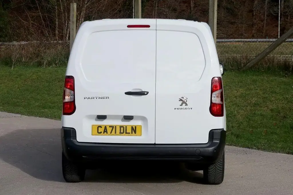 2021 Peugeot Partner 1.5 BlueHDi Professional Premium Panel Van photo 6