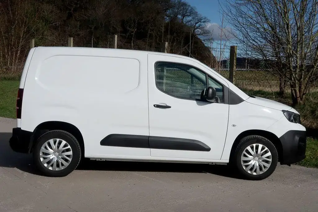 2021 Peugeot Partner 1.5 BlueHDi Professional Premium Panel Van photo 8