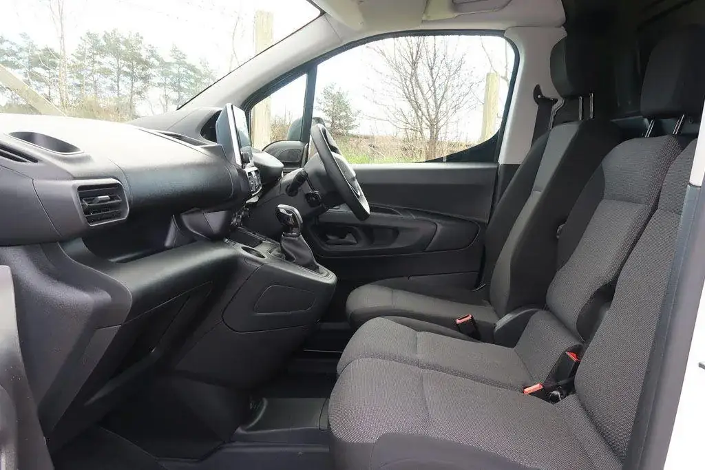 2021 Peugeot Partner 1.5 BlueHDi Professional Premium Panel Van photo 10