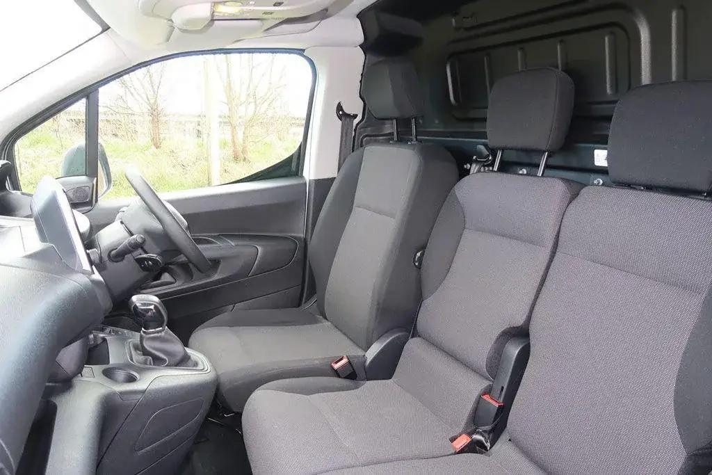 2021 Peugeot Partner 1.5 BlueHDi Professional Premium Panel Van photo 11