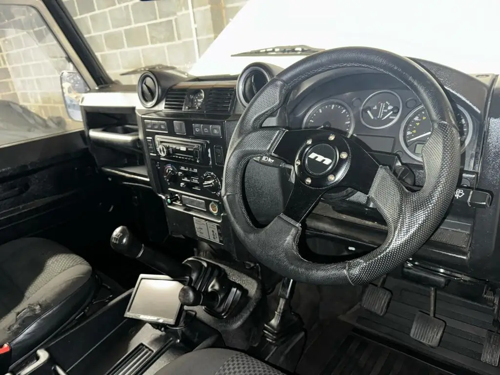 2008 Land Rover Defender 110 2.4 TDCi County Hard Top 4WD Euro 4 3dr photo 12