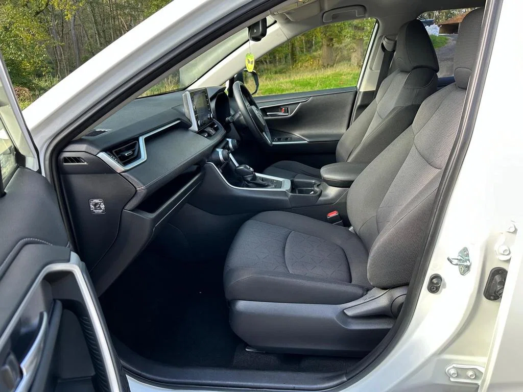 2019 Toyota RAV4 2.5 VVT-h Design Petrol Hybrid CVT Euro 6 5dr photo 7