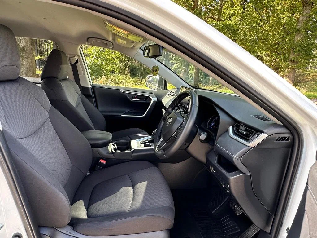 2019 Toyota RAV4 2.5 VVT-h Design Petrol Hybrid CVT Euro 6 5dr photo 8