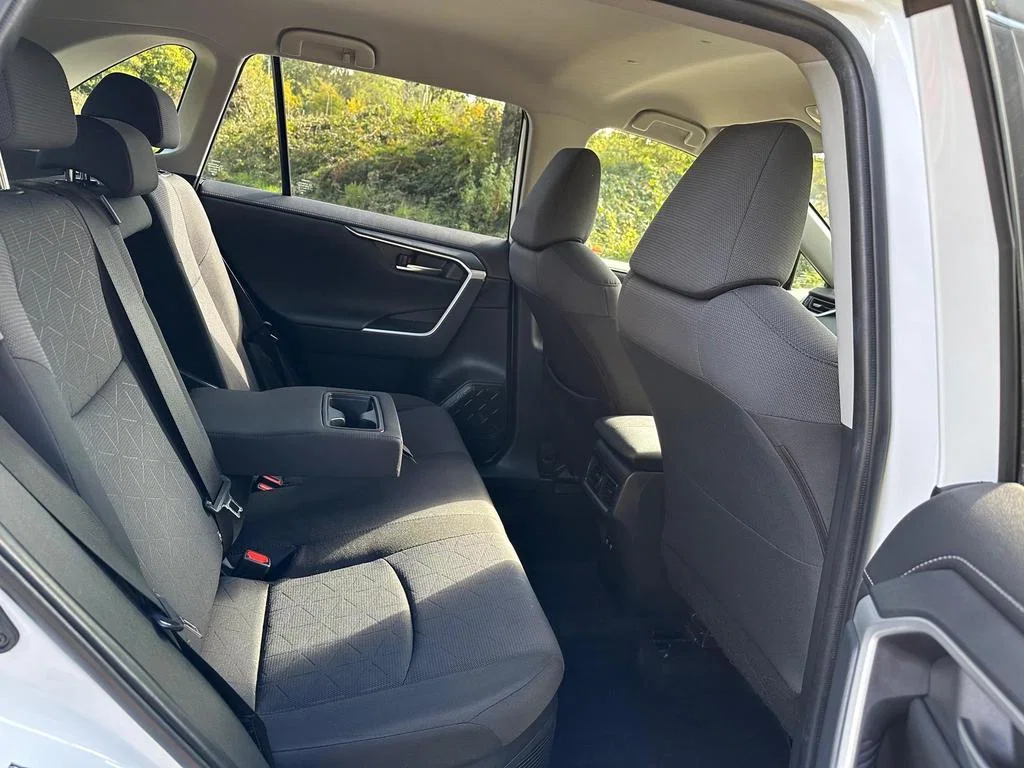 2019 Toyota RAV4 2.5 VVT-h Design Petrol Hybrid CVT Euro 6 5dr photo 11