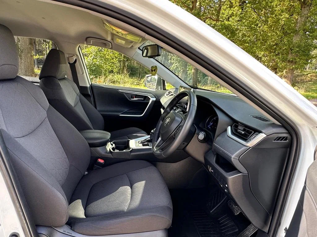 2019 Toyota RAV4 2.5 VVT-h Design Petrol Hybrid CVT Euro 6 5dr photo 12