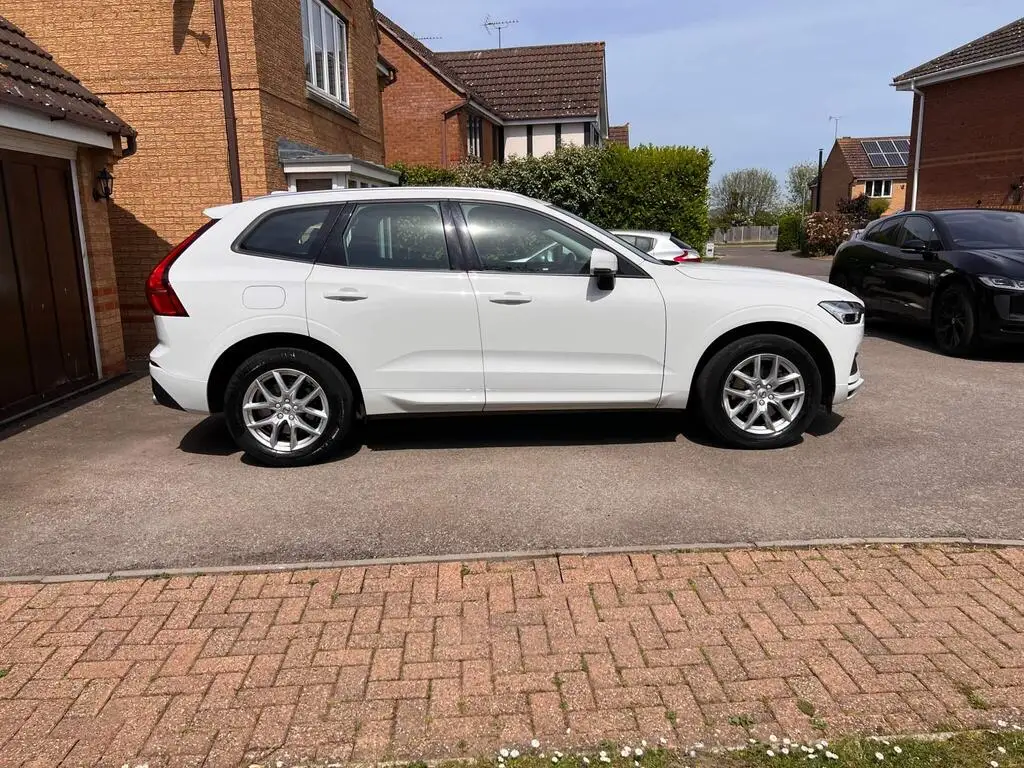 2018 Volvo XC60 2.0 D4 Momentum Auto AWD Euro 6 (s/s) 5dr photo 4
