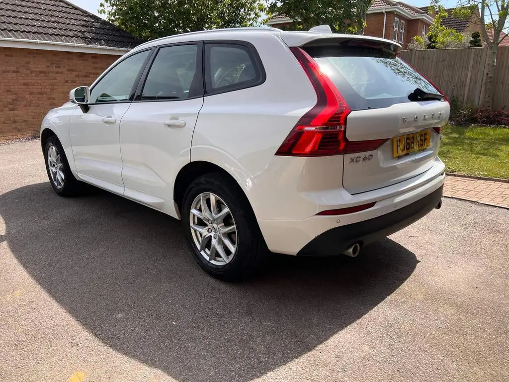 2018 Volvo XC60 2.0 D4 Momentum Auto AWD Euro 6 (s/s) 5dr photo 7