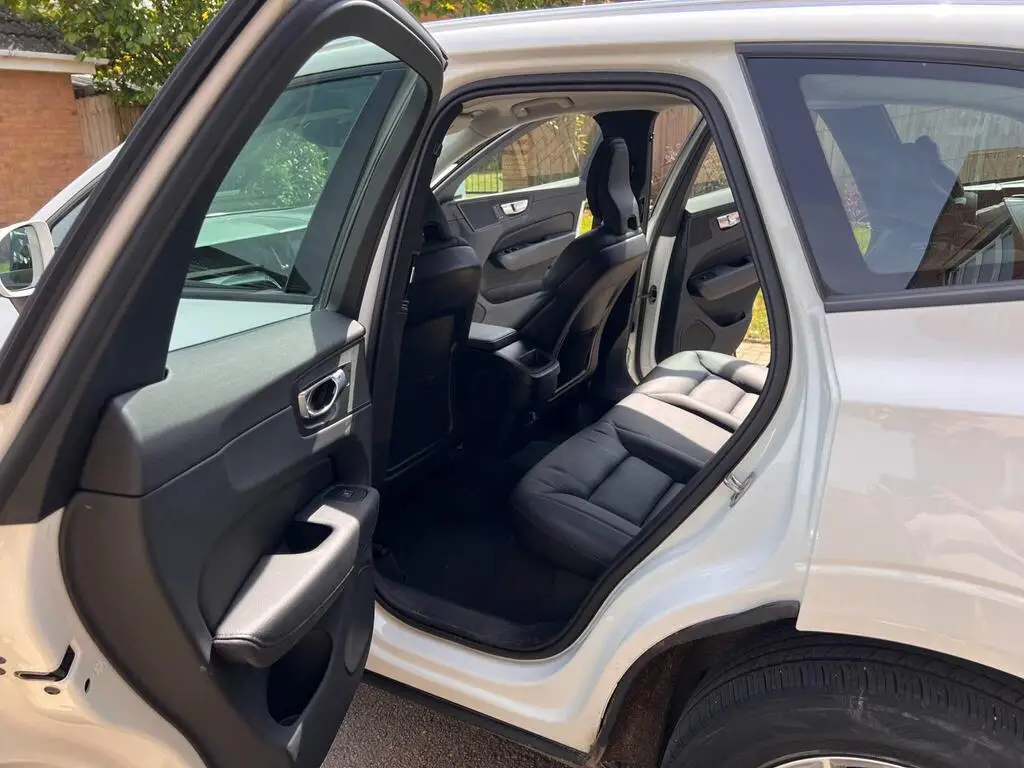2018 Volvo XC60 2.0 D4 Momentum Auto AWD Euro 6 (s/s) 5dr photo 13