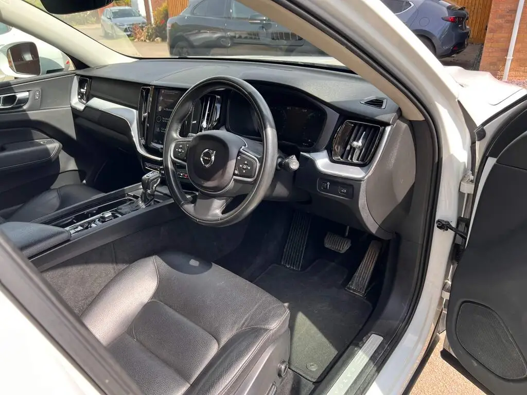 2018 Volvo XC60 2.0 D4 Momentum Auto AWD Euro 6 (s/s) 5dr photo 14