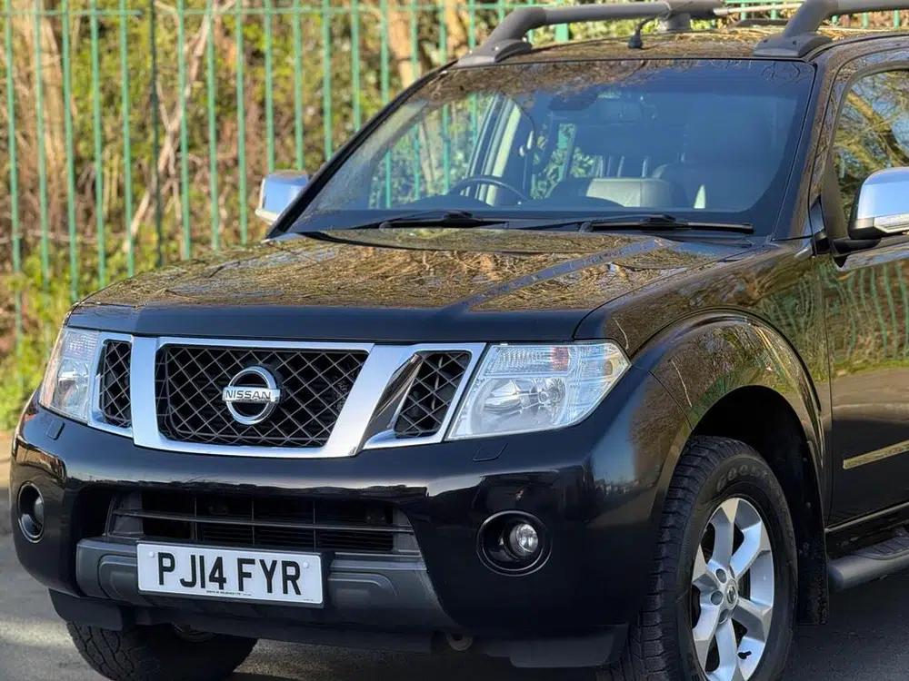 2014 Nissan Navara 2.5 dCi Tekna Auto 4WD Euro 5 4dr photo 3