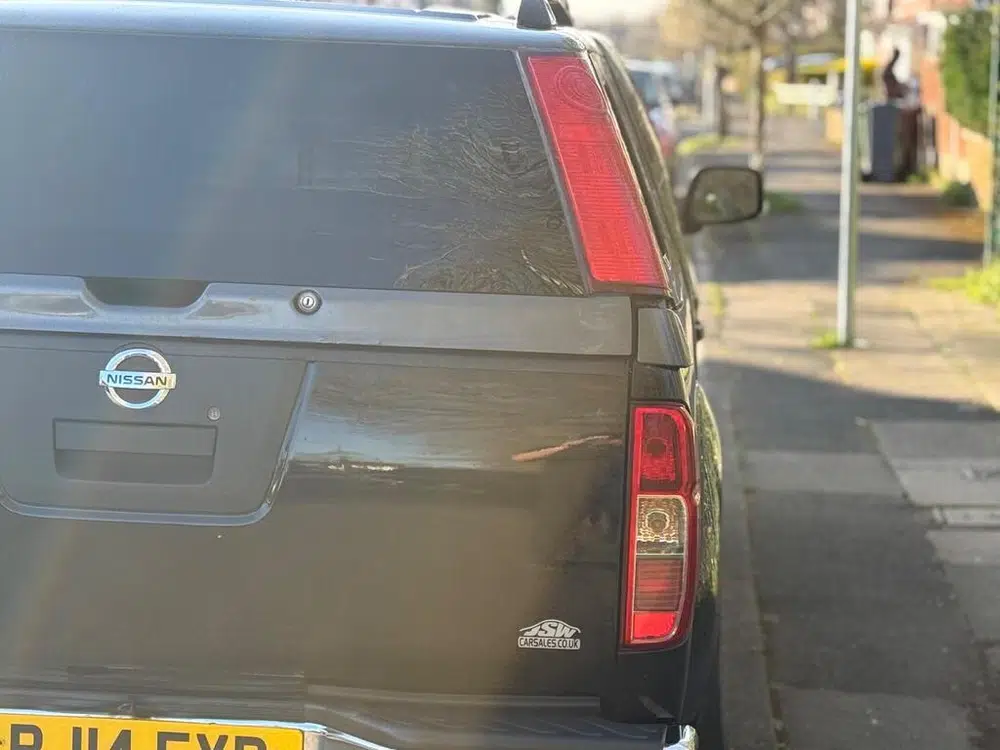 2014 Nissan Navara 2.5 dCi Tekna Auto 4WD Euro 5 4dr photo 4