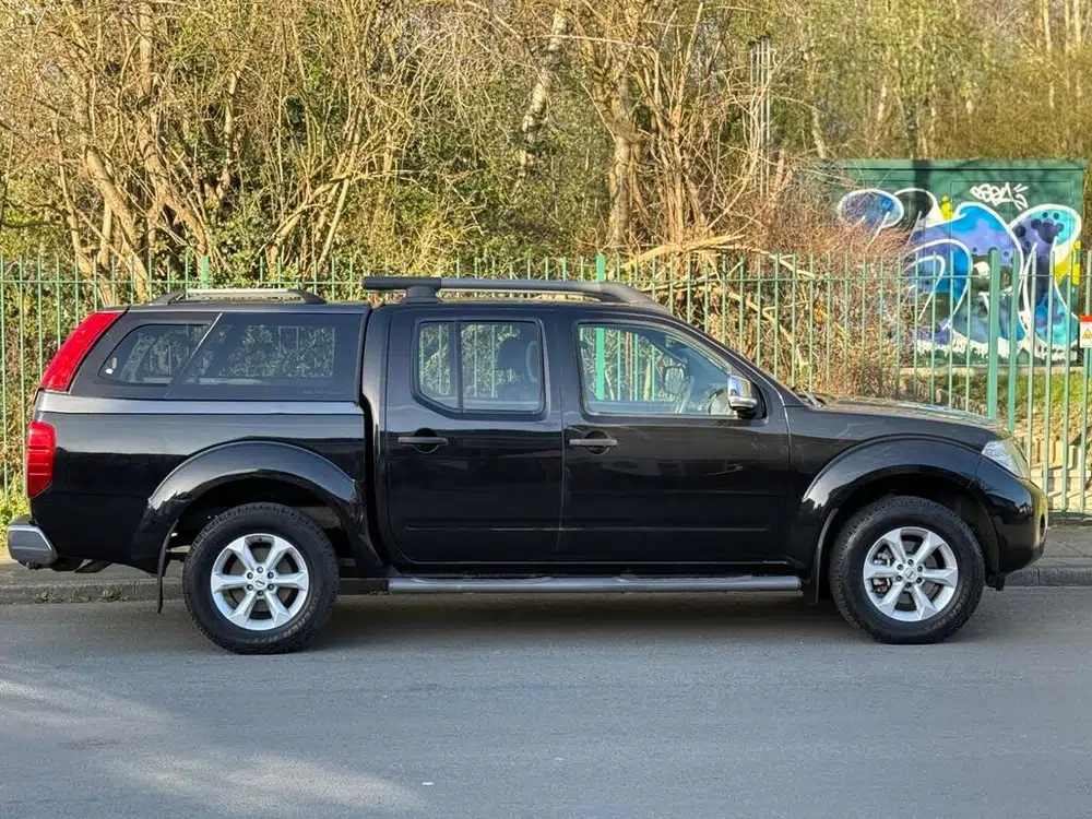 2014 Nissan Navara 2.5 dCi Tekna Auto 4WD Euro 5 4dr photo 5