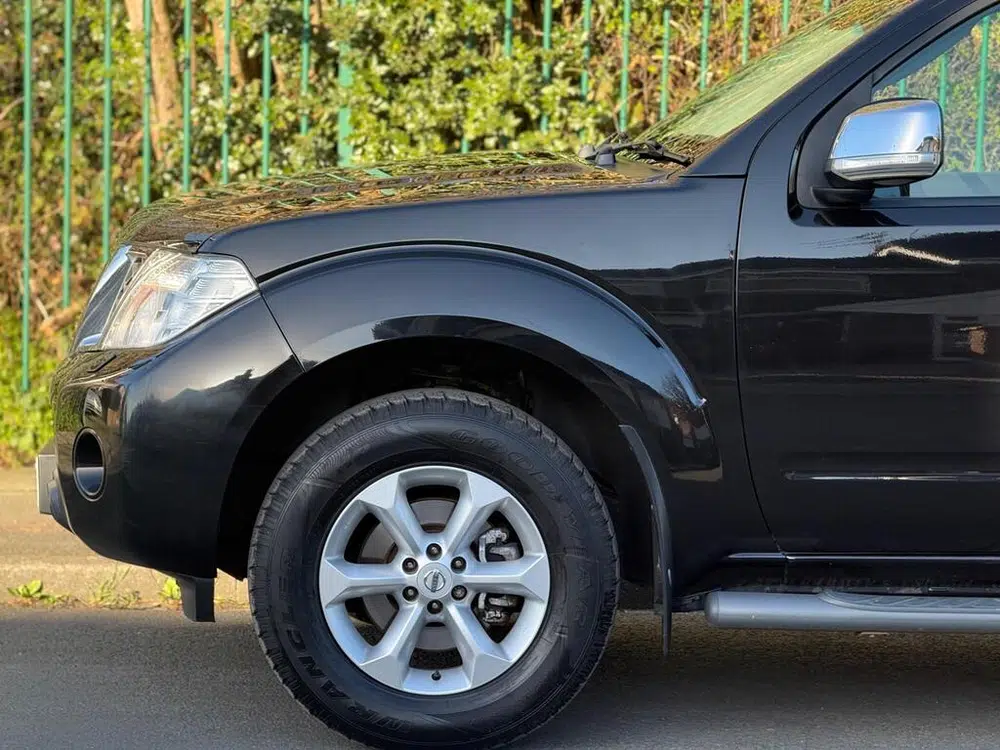 2014 Nissan Navara 2.5 dCi Tekna Auto 4WD Euro 5 4dr photo 7