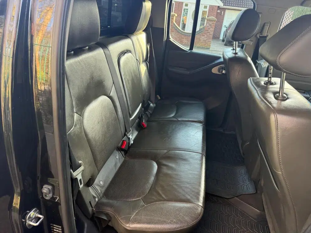 2014 Nissan Navara 2.5 dCi Tekna Auto 4WD Euro 5 4dr photo 11