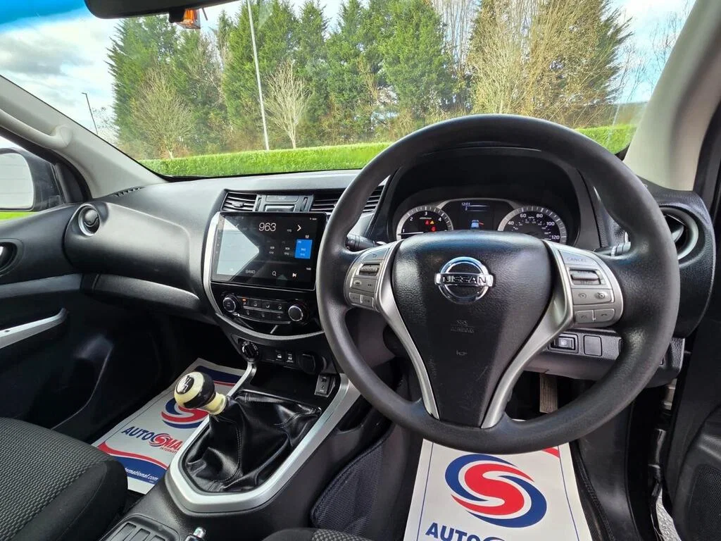 2016 Nissan Navara 2.3 dCi Acenta 4WD Euro 5 4dr photo 9