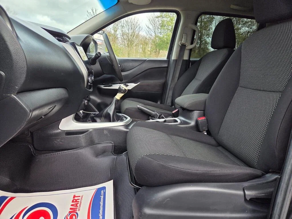 2016 Nissan Navara 2.3 dCi Acenta 4WD Euro 5 4dr photo 10