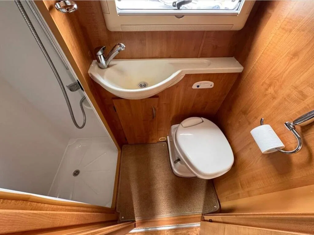 2009 Auto-Trail Apache 634L photo 11