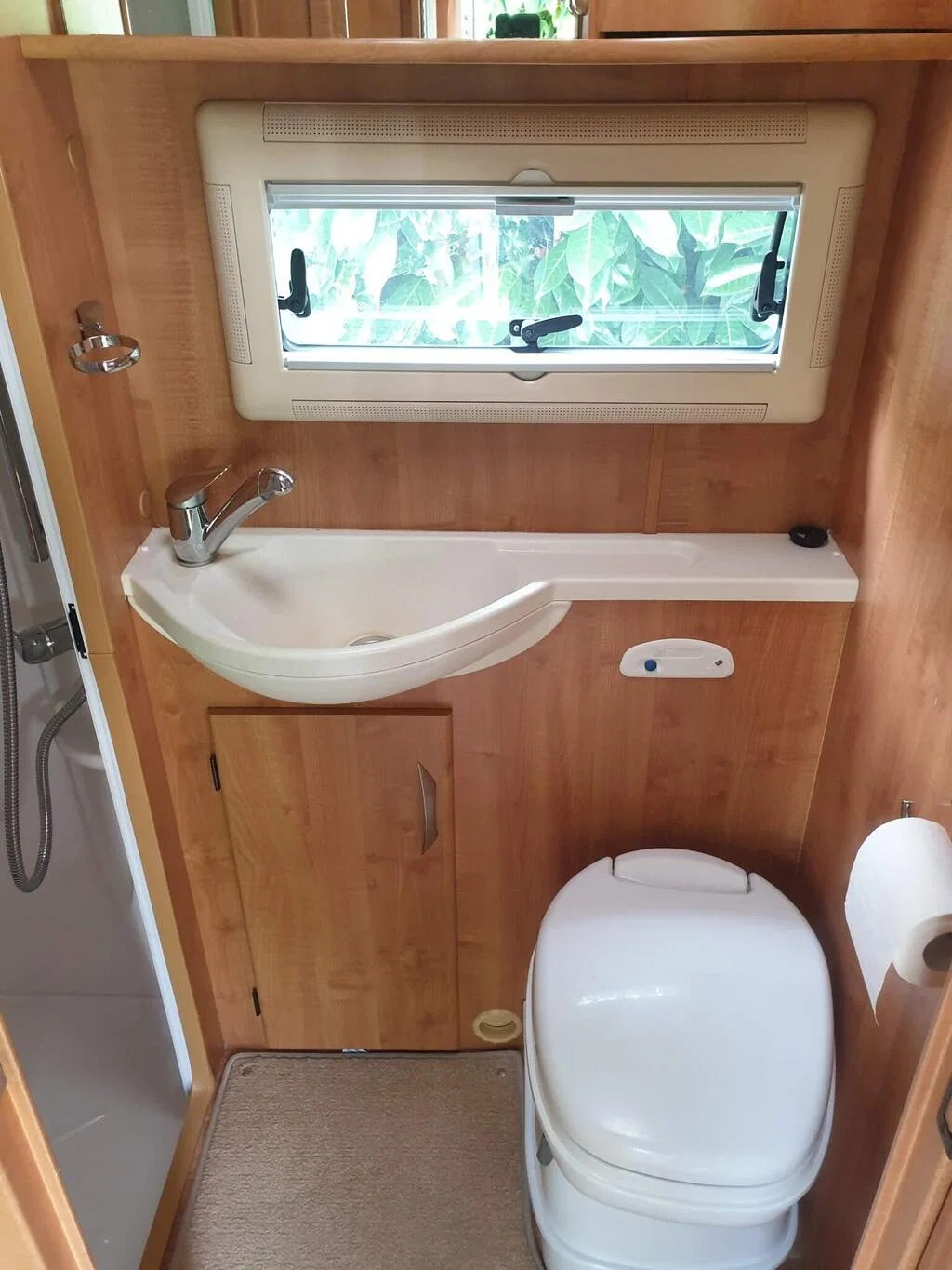 2009 Auto-Trail Apache 634L photo 12