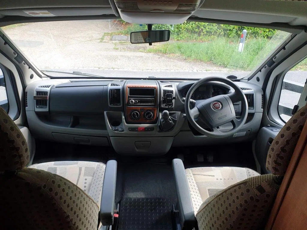 2009 Auto-Trail Apache 634L photo 14