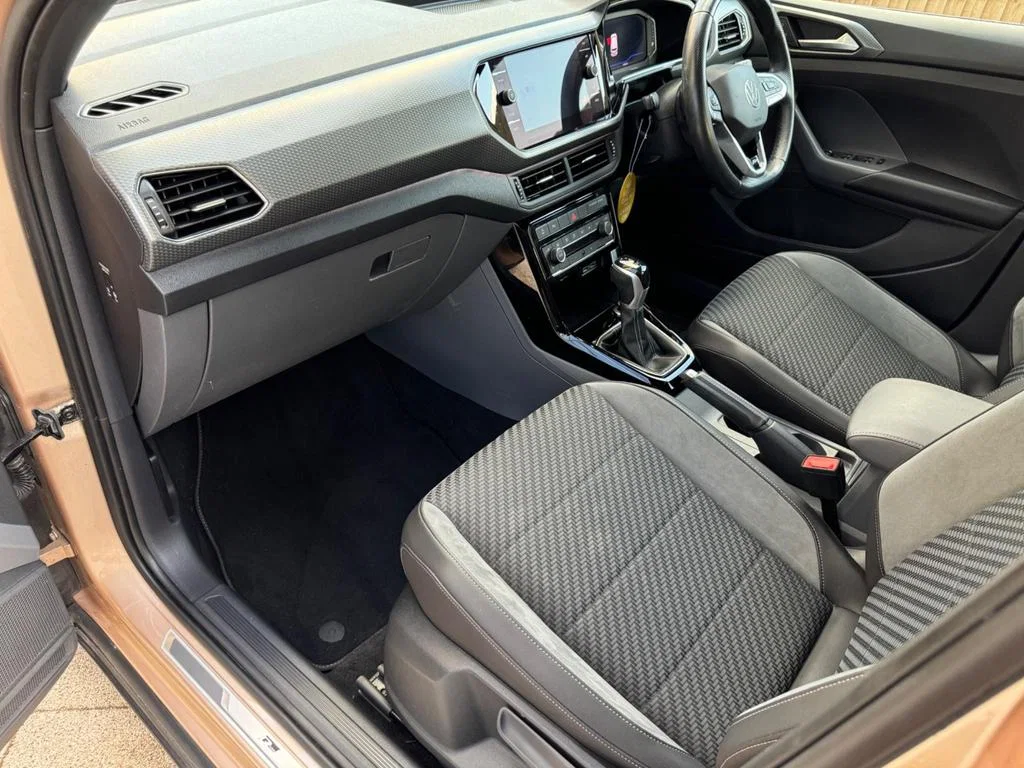 2019 Volkswagen T-Cross 1.0 TSI R-Line DSG Euro 6 5dr photo 11