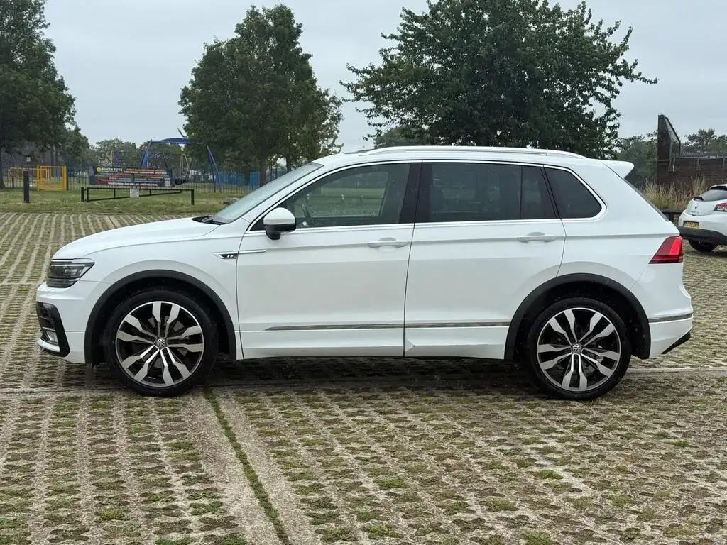 2016 Volkswagen Tiguan 2.0 TDI R-Line DSG 4Motion photo 2