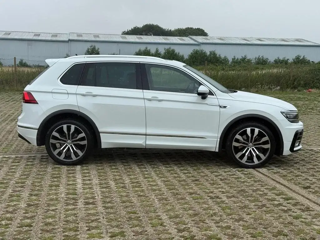 2016 Volkswagen Tiguan 2.0 TDI R-Line DSG 4Motion photo 6